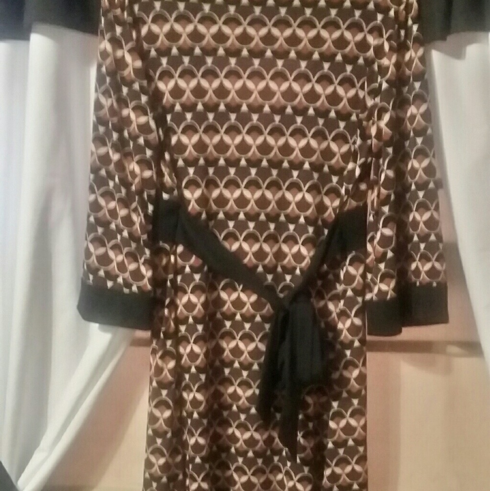 Tiana  B beautiful dress - Picture 3 of 4